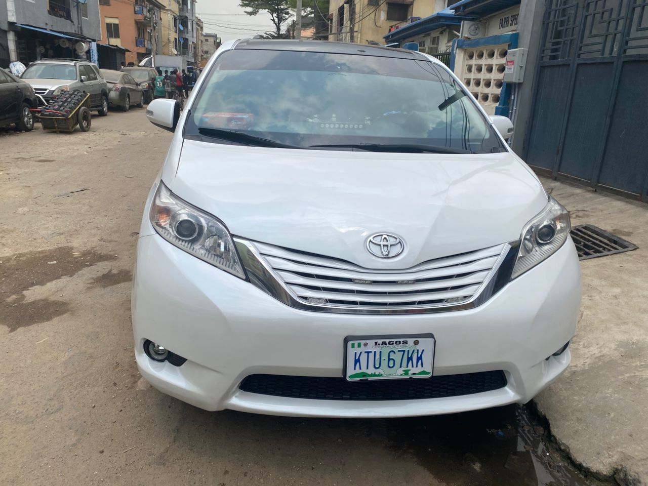 2012 TOYOTA SIENNA for rent by 247DRIVE AUTO LIMITED