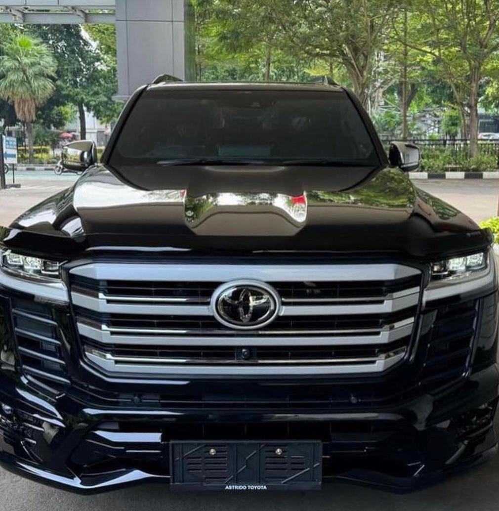 Landcruiser 2023 for rent by FEEN LUXURY RENTALS in Ibadan